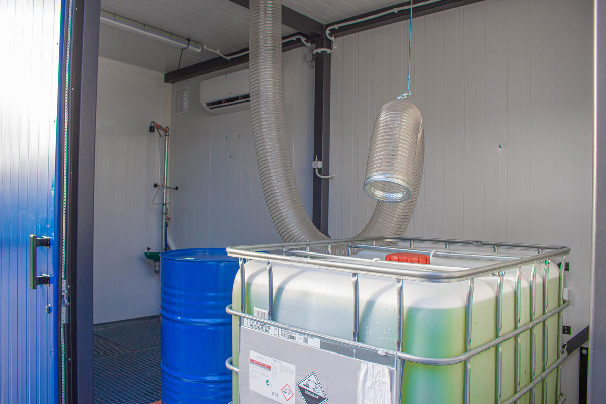 Gevaarstoffenopslag, containers voor gevaarlijke stoffen, vrijstaande container, opslagsystemen voor gevaarlijke stoffen van de specialist, gevaarlijke stoffen container • Fabrikant IKAPOL