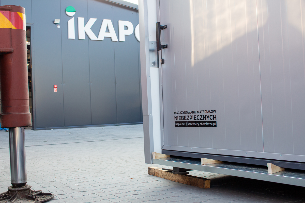 Gevaarstoffenopslag, containers voor gevaarlijke stoffen, vrijstaande container, opslagsystemen voor gevaarlijke stoffen van de specialist, gevaarlijke stoffen container • Fabrikant IKAPOL